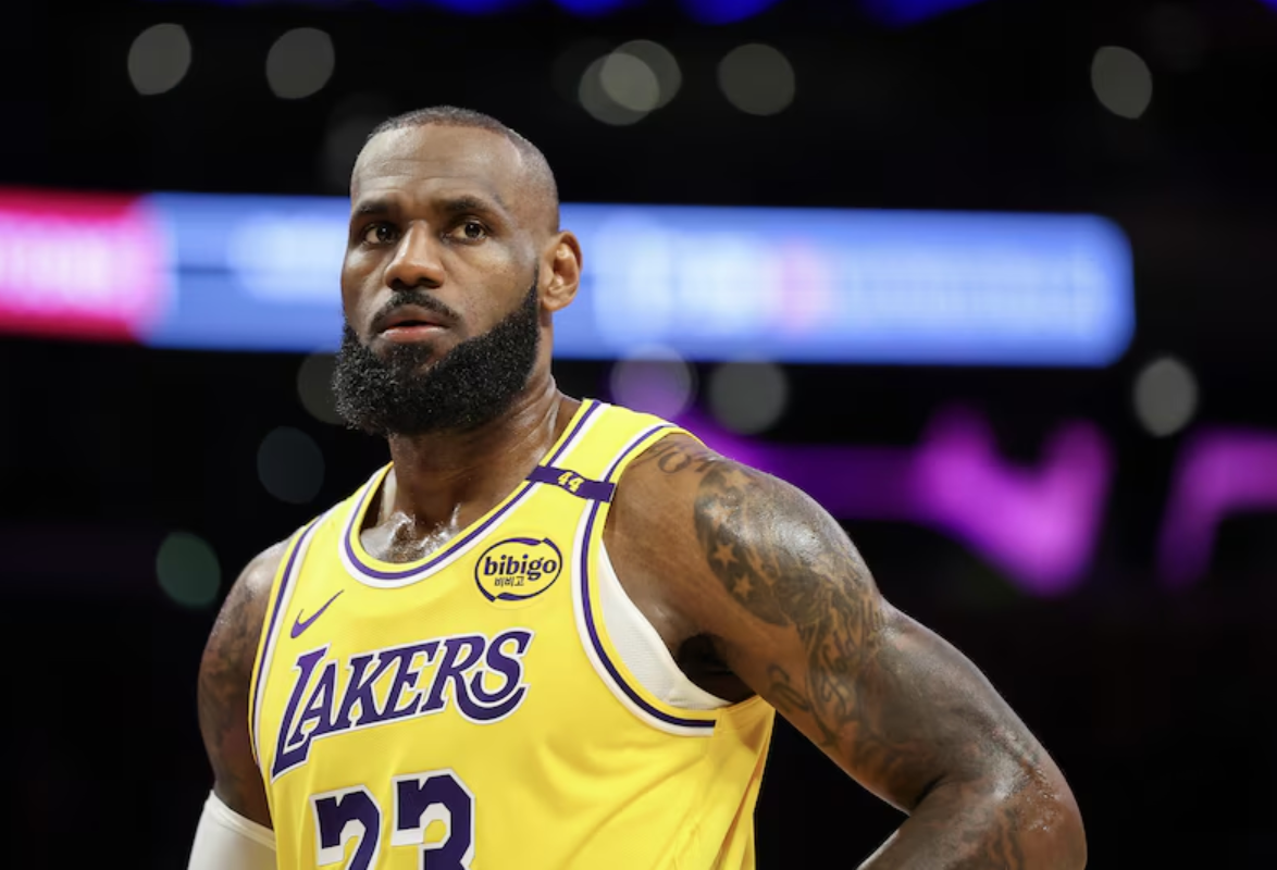 You are currently viewing LeBron, Hachimura e Hayes “muito perto” de voltar de lesão, diz técnico dos Lakers