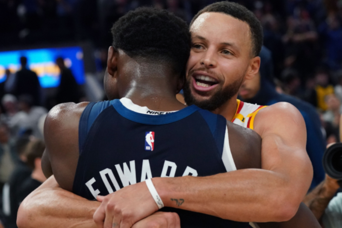You are currently viewing O Recorde de 3 Pontos de Stephen Curry Está Mais Seguro do Que Draymond Green Pensa, Mas Um Jogador Atual Pode Ter Chance