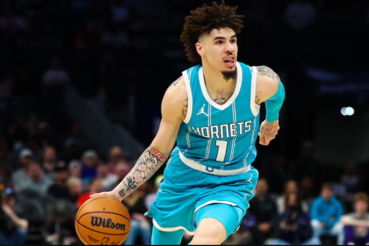 You are currently viewing LaMelo Ball está fora do restante da temporada dos Hornets devido a lesões no tornozelo e punho