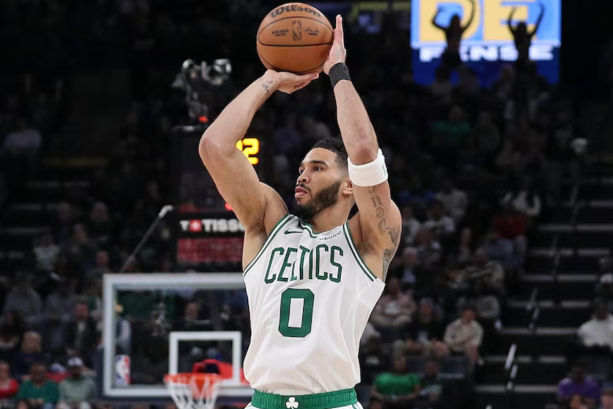 No momento, você está visualizando Celtics quebram recorde dos Warriors e fazem história com mais bolas de 3 em uma temporada da NBA