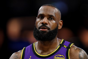Leia mais sobre o artigo Rumores Quentes da NBA 2025: LeBron, Naz Reid, Randle e Turner Agitam o Mercado de Agentes Livres
