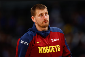 Read more about the article Nikola Jokić Estaria Frustrado com Defesa dos Nuggets Antes da Demissão de Michael Malone