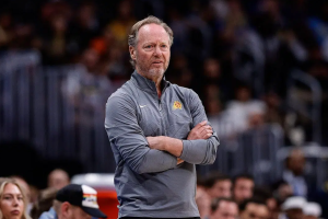 Leia mais sobre o artigo Phoenix Suns demitem técnico Mike Budenholzer após temporada desastrosa