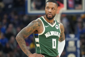 Read more about the article Damian Lillard deve voltar nos Playoffs 2025 nos Jogos 2 ou 3 contra os Pacers