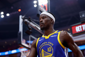 Read more about the article Steve Kerr está “otimista” sobre volta de Jimmy Butler no Jogo 3 contra os Rockets, mesmo com lesão