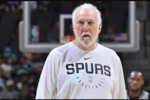 Read more about the article Gregg Popovich se aposenta como técnico dos Spurs e Mitch Johnson assume comando da franquia