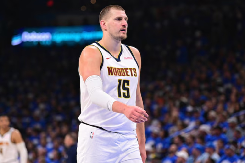 Leia mais sobre o artigo Nikola Jokić adia renovação com os Nuggets e pode lucrar R$ 440 milhões a mais